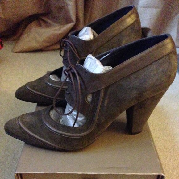 RARE – Olive Suede Pumps by Manuela Filipovic for té casan – *Ltd. Ed./Numbered* - Picture 2 of 8